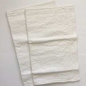 Pier 1 Imports Matelasse Pillow Shams Size Standard 2